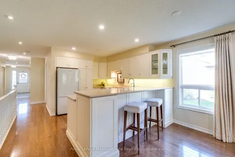 20 Arbordale Walk Guelph ON N1C 4X7