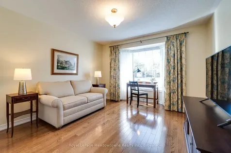 20 Arbordale Walk Guelph ON N1C 4X7