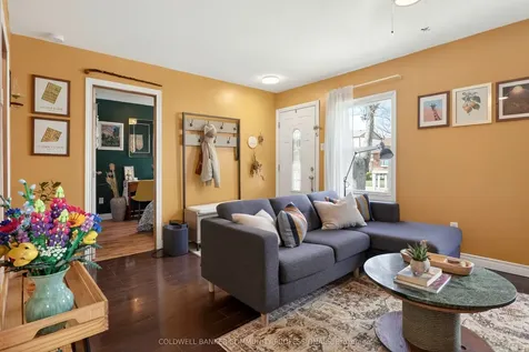 364 Tragina Avenue N Hamilton ON L8H 5E5