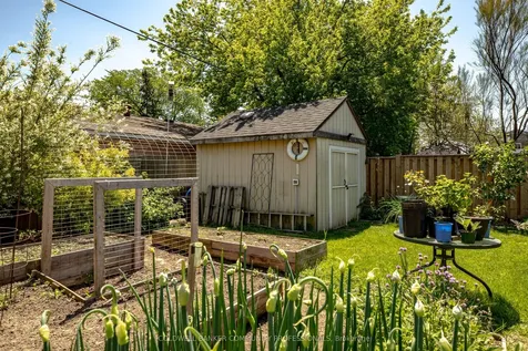 364 Tragina Avenue N Hamilton ON L8H 5E5