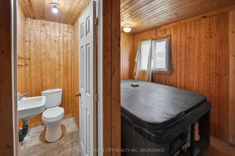 284 Burgar Street Welland ON L3B 2T6