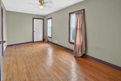 284 Burgar Street Welland ON L3B 2T6