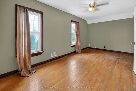 284 Burgar Street Welland ON L3B 2T6