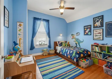 284 Burgar Street Welland ON L3B 2T6