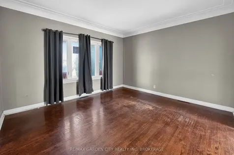284 Burgar Street Welland ON L3B 2T6
