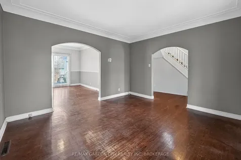 284 Burgar Street Welland ON L3B 2T6