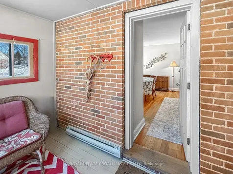 284 Victoria Avenue Belleville ON K8N 2C7