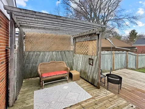 284 Victoria Avenue Belleville ON K8N 2C7