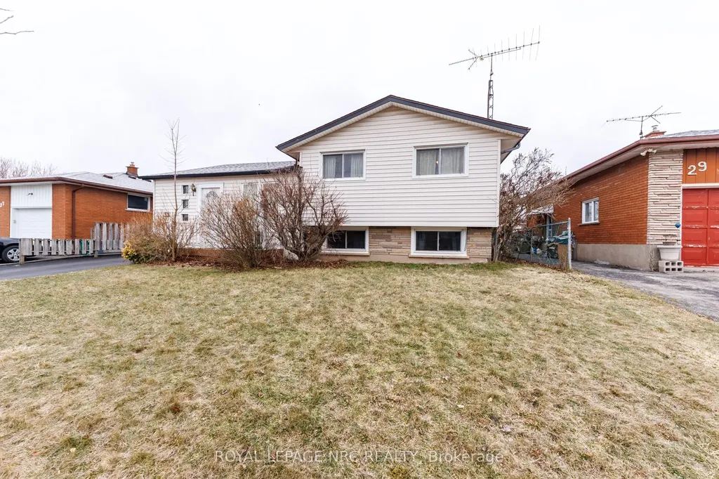 33 Strathmore Crescent Welland ON L3B 1B8