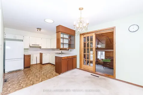 33 Strathmore Crescent Welland ON L3B 1B8