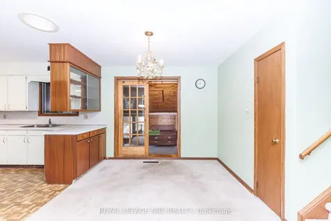 33 Strathmore Crescent Welland ON L3B 1B8