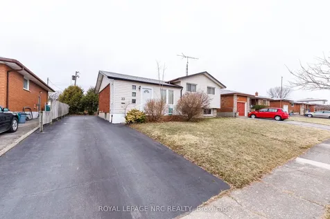 33 Strathmore Crescent Welland ON L3B 1B8