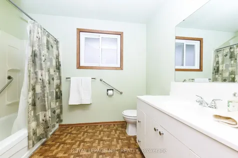 33 Strathmore Crescent Welland ON L3B 1B8