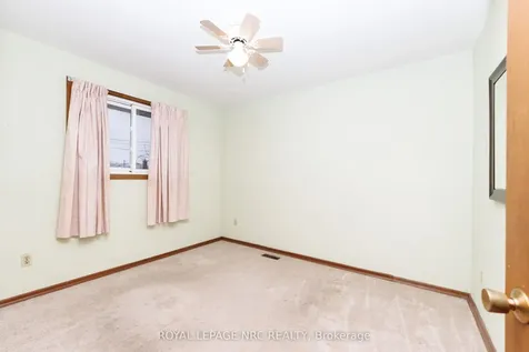33 Strathmore Crescent Welland ON L3B 1B8