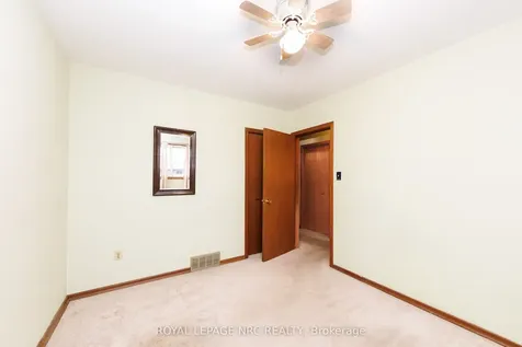 33 Strathmore Crescent Welland ON L3B 1B8