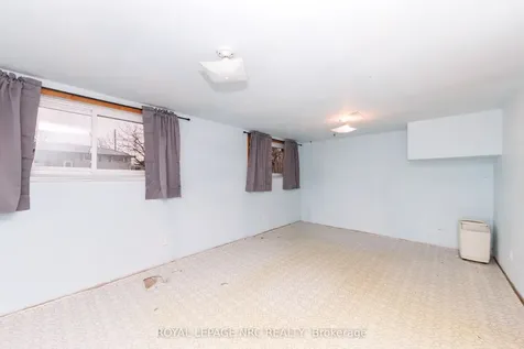 33 Strathmore Crescent Welland ON L3B 1B8
