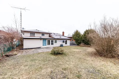 33 Strathmore Crescent Welland ON L3B 1B8