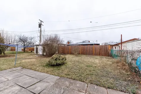 33 Strathmore Crescent Welland ON L3B 1B8