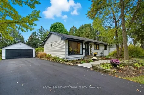 570 Westview Avenue Hamilton ON L9G 1N9