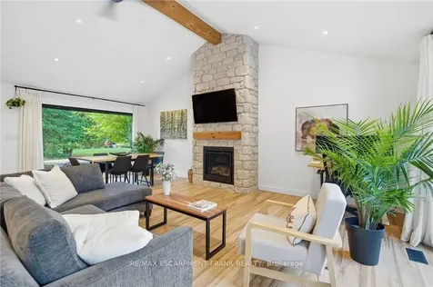 570 Westview Avenue Hamilton ON L9G 1N9