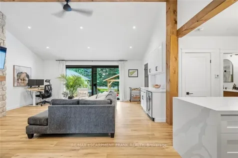570 Westview Avenue Hamilton ON L9G 1N9