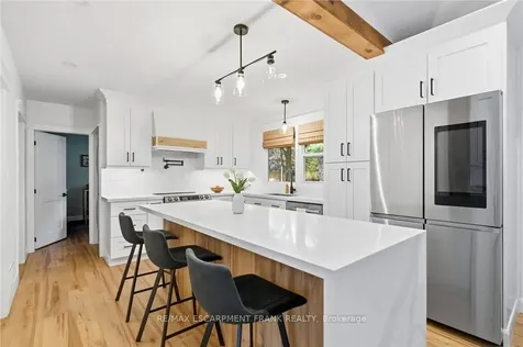 570 Westview Avenue Hamilton ON L9G 1N9