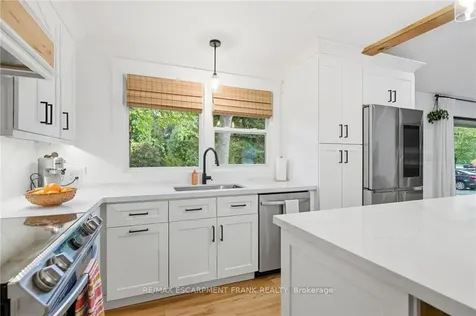 570 Westview Avenue Hamilton ON L9G 1N9