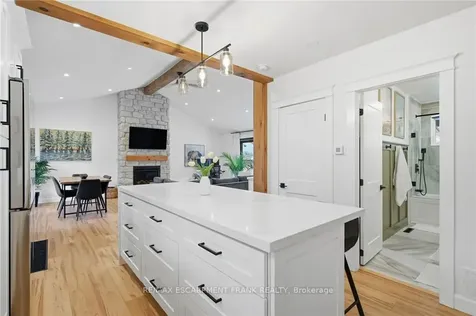 570 Westview Avenue Hamilton ON L9G 1N9