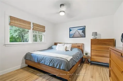 570 Westview Avenue Hamilton ON L9G 1N9