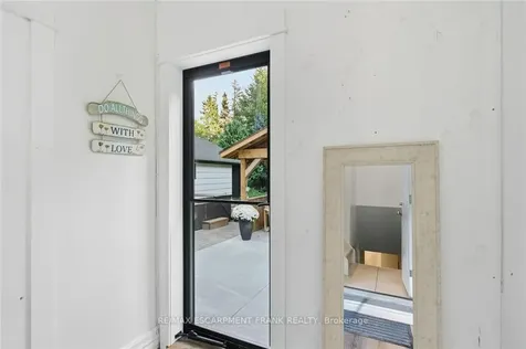 570 Westview Avenue Hamilton ON L9G 1N9