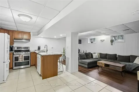 570 Westview Avenue Hamilton ON L9G 1N9