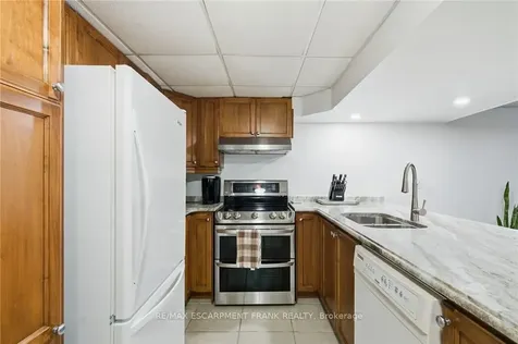 570 Westview Avenue Hamilton ON L9G 1N9
