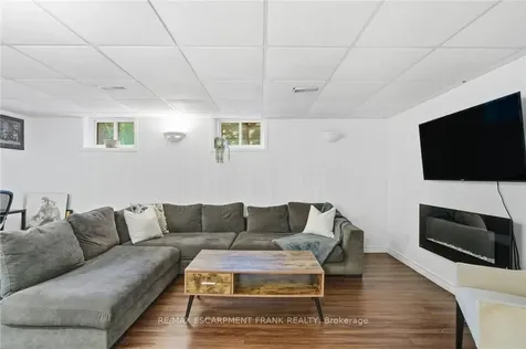 570 Westview Avenue Hamilton ON L9G 1N9