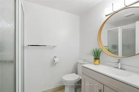 570 Westview Avenue Hamilton ON L9G 1N9