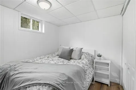 570 Westview Avenue Hamilton ON L9G 1N9