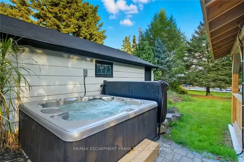 570 Westview Avenue Hamilton ON L9G 1N9