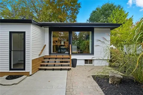 570 Westview Avenue Hamilton ON L9G 1N9