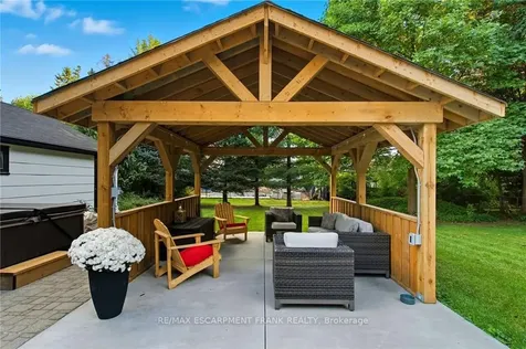 570 Westview Avenue Hamilton ON L9G 1N9