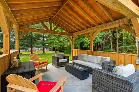 570 Westview Avenue Hamilton ON L9G 1N9