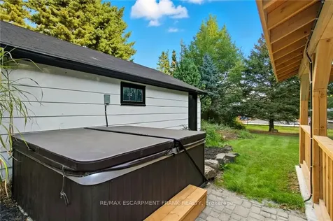 570 Westview Avenue Hamilton ON L9G 1N9