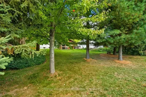 570 Westview Avenue Hamilton ON L9G 1N9