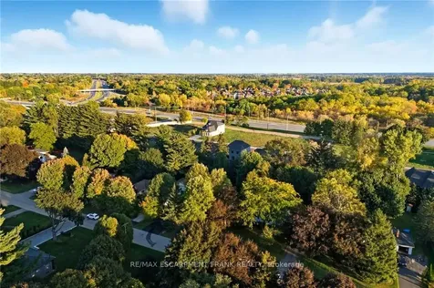 570 Westview Avenue Hamilton ON L9G 1N9