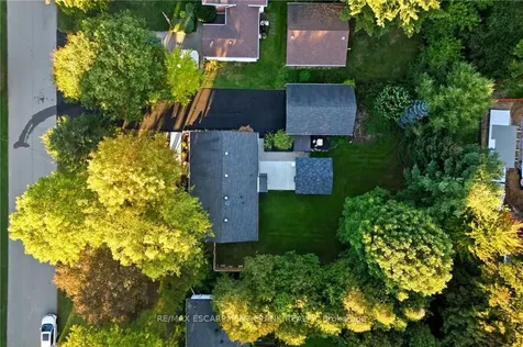 570 Westview Avenue Hamilton ON L9G 1N9