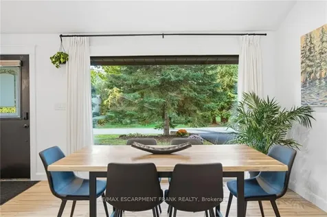 570 Westview Avenue Hamilton ON L9G 1N9