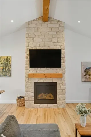 570 Westview Avenue Hamilton ON L9G 1N9