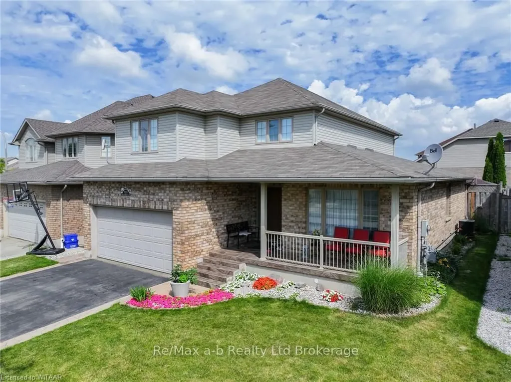 905 Woodbine Court Kitchener ON N2R 1X4