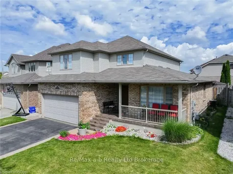 905 Woodbine Court Kitchener ON N2R 1X4