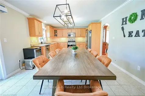 905 Woodbine Court Kitchener ON N2R 1X4