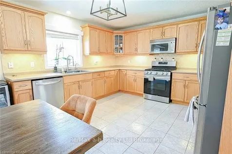 905 Woodbine Court Kitchener ON N2R 1X4