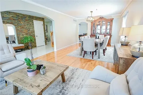 905 Woodbine Court Kitchener ON N2R 1X4